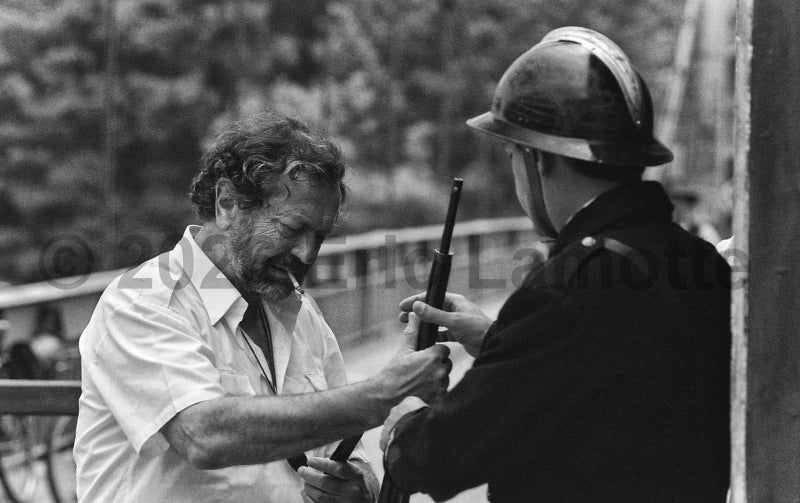 Robert Enrico sur le tournage du film De guerre lasse