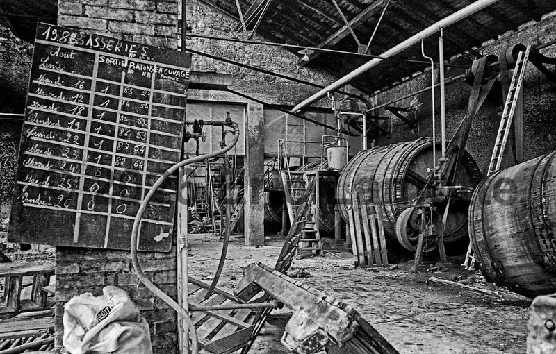 Titre : Les foulons de teinture . Tannerie Cara . Photographe Eric Lamotte